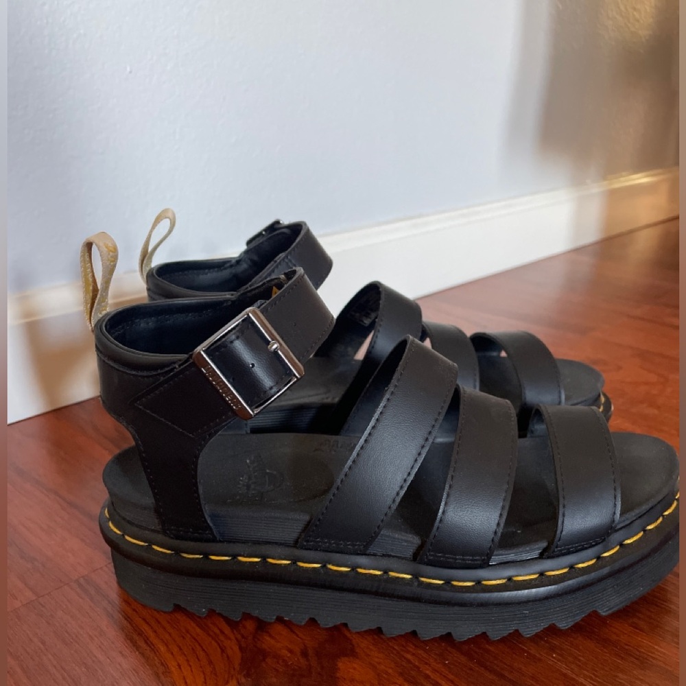 BLAIRE HYDRO LEATHER STRAP SANDALS - Dr Marten Air Wair - Black